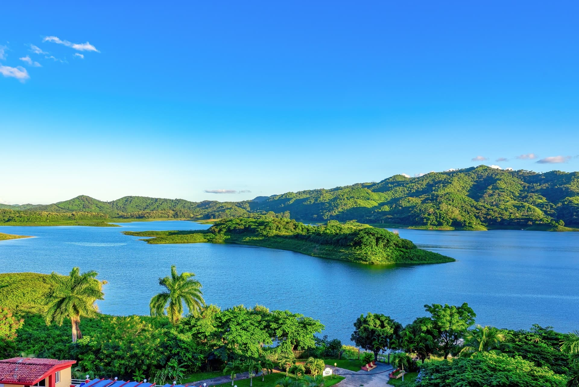 Hanabanilla Lake